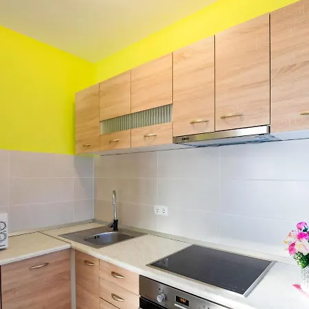 Simplistic In With Garden Vir