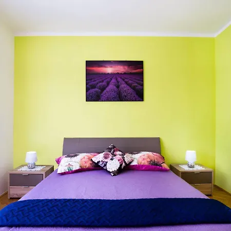 Simplistic In With Garden Apartament *