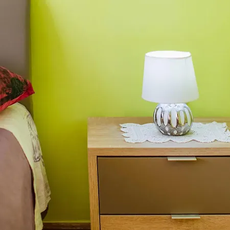 Simplistic In With Garden Apartment